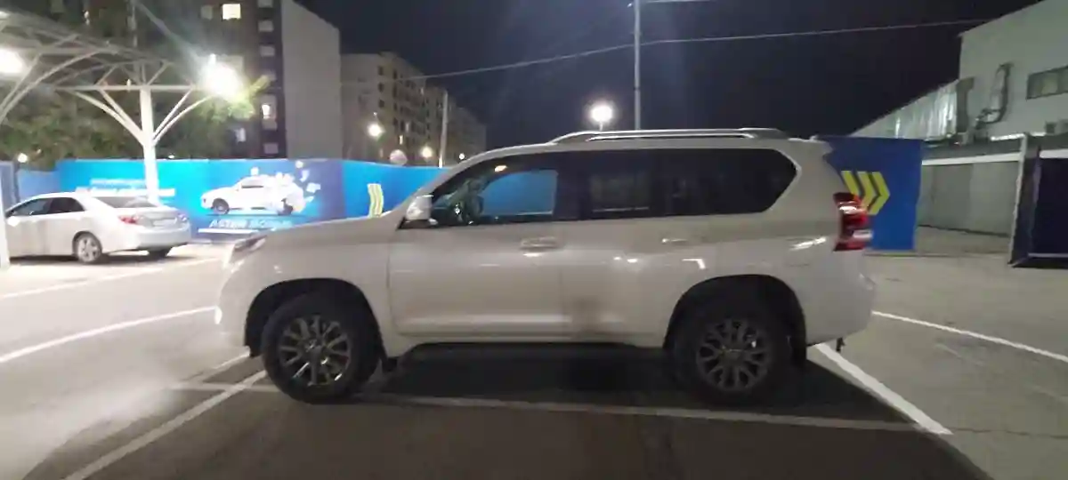 Toyota Land Cruiser Prado 2014 года за 17 500 000 тг. в Алматы