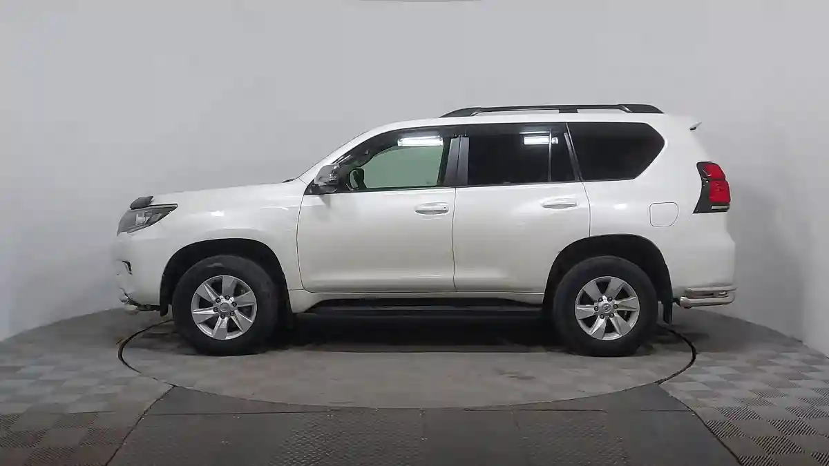 Toyota Land Cruiser Prado 2020 года за 26 000 000 тг. в Астана