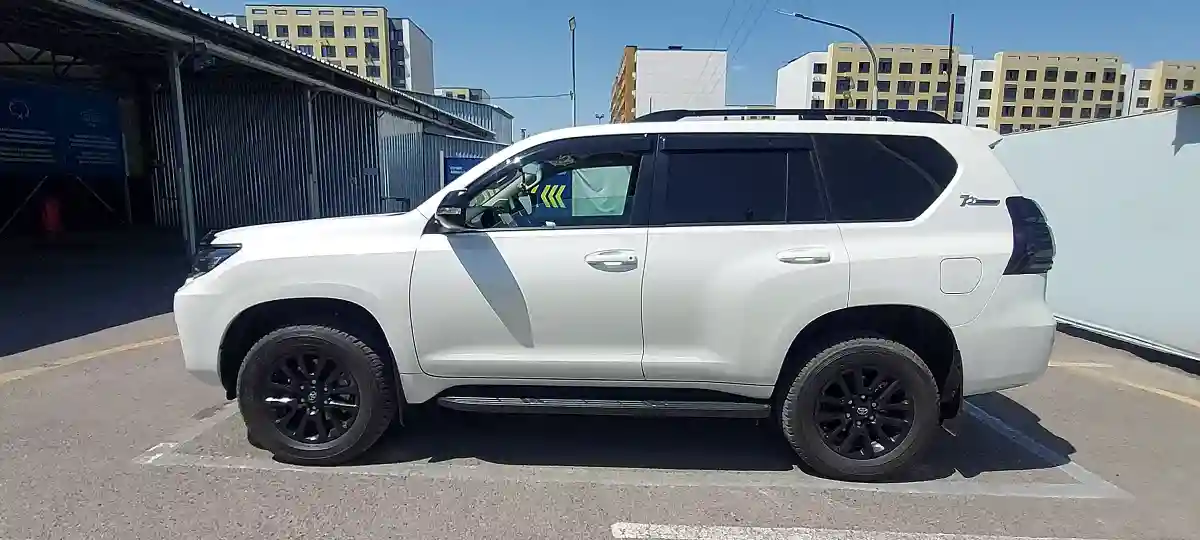 Toyota Land Cruiser Prado 2023 года за 33 000 000 тг. в Алматы