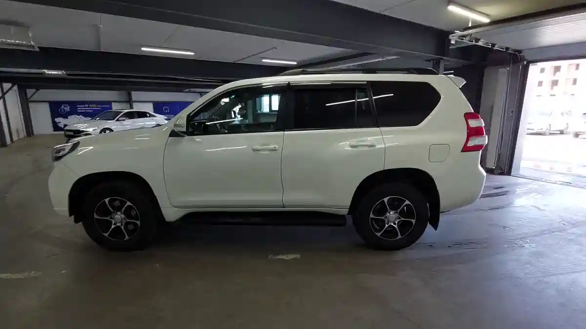 Toyota Land Cruiser Prado 2017 года за 20 000 000 тг. в Астана