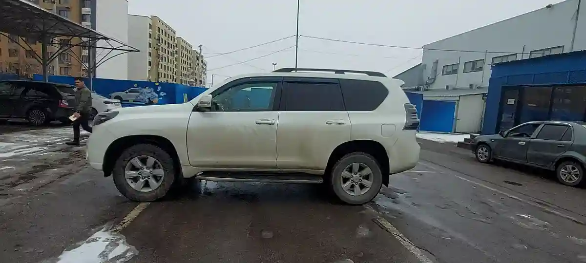 Toyota Land Cruiser Prado 2017 года за 13 500 000 тг. в Алматы