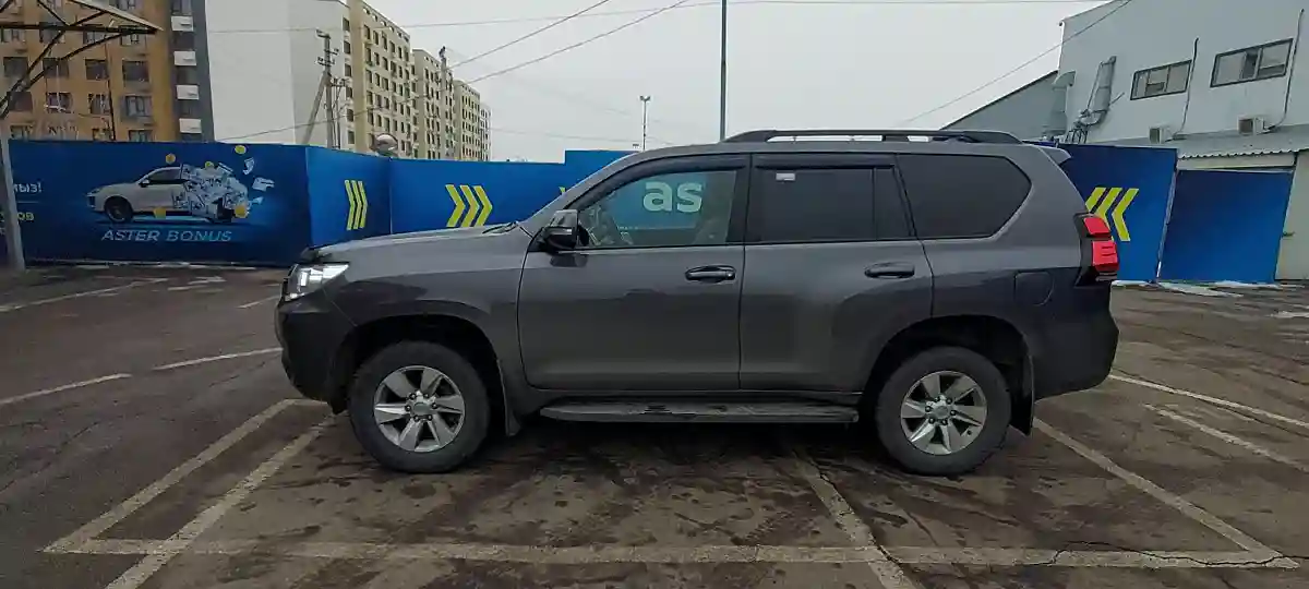 Toyota Land Cruiser Prado 2017 года за 22 800 000 тг. в Алматы