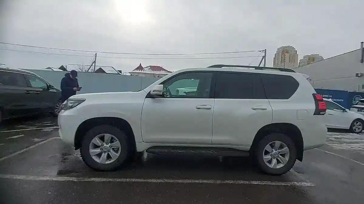 Toyota Land Cruiser Prado 2018 года за 22 000 000 тг. в Шымкент