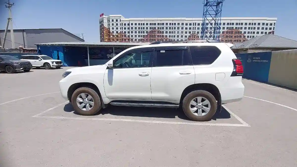 Toyota Land Cruiser Prado 2020 года за 25 000 000 тг. в Шымкент
