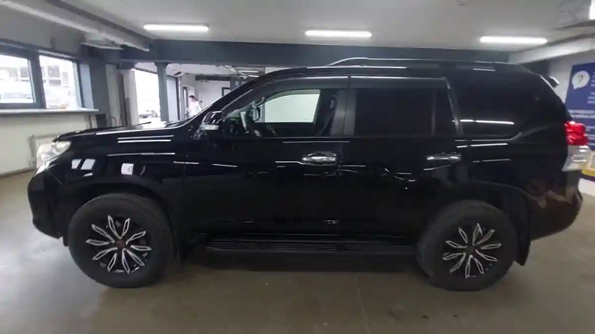 Toyota Land Cruiser Prado 2012 года за 14 000 000 тг. в Астана