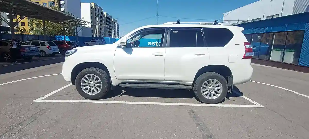 Toyota Land Cruiser Prado 2017 года за 19 000 000 тг. в Алматы