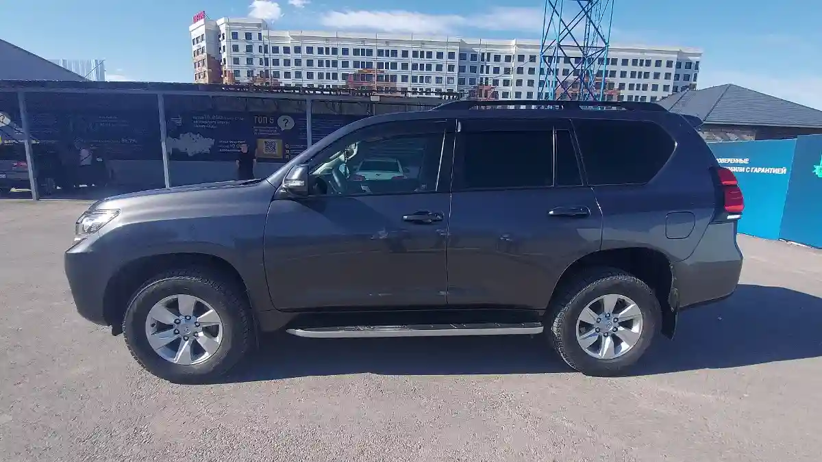 Toyota Land Cruiser Prado 2018 года за 25 000 000 тг. в Шымкент