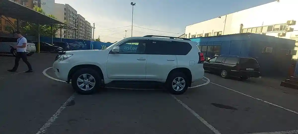 Toyota Land Cruiser Prado 2018 года за 22 500 000 тг. в Алматы