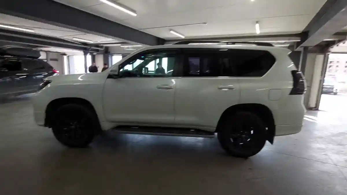 Toyota Land Cruiser Prado 2019 года за 25 000 000 тг. в Астана