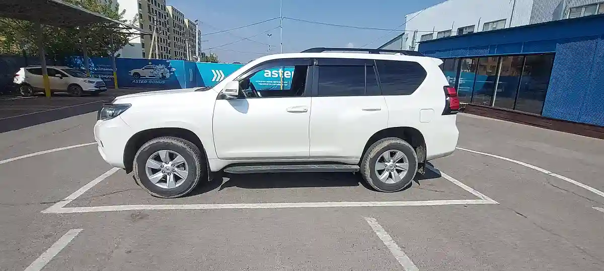 Toyota Land Cruiser Prado 2019 года за 23 000 000 тг. в Алматы