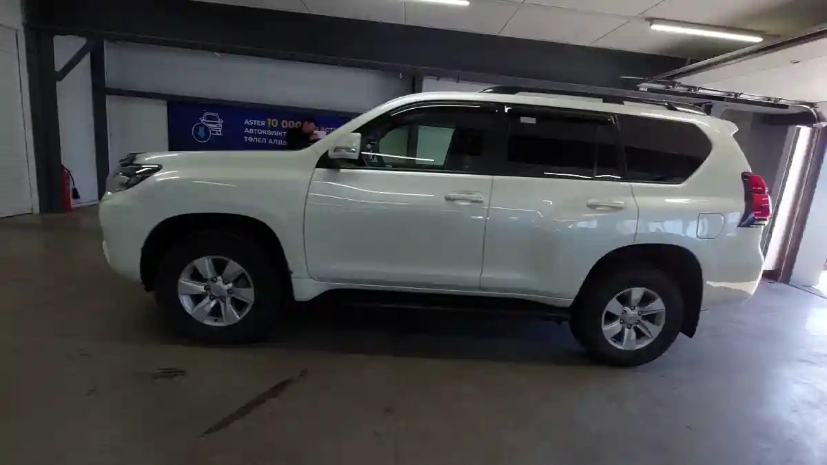 Toyota Land Cruiser Prado 2020 года за 25 000 000 тг. в Астана