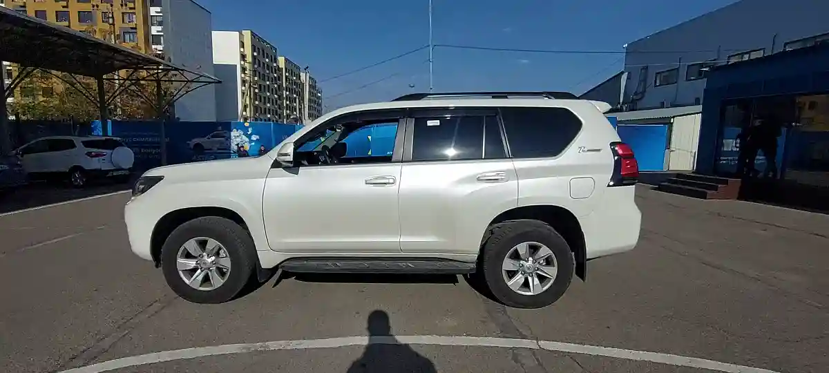 Toyota Land Cruiser Prado 2022 года за 26 000 000 тг. в Алматы