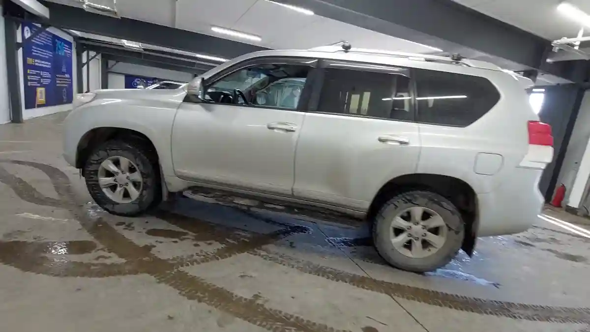 Toyota Land Cruiser Prado 2013 года за 14 000 000 тг. в Астана