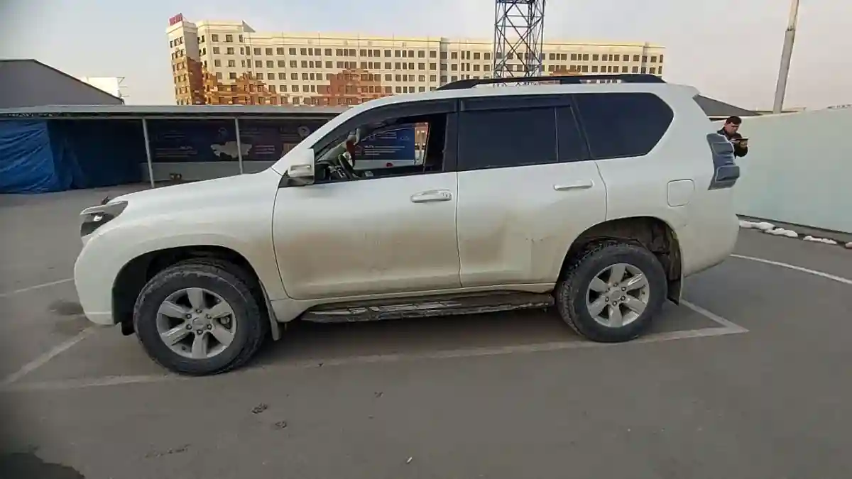 Toyota Land Cruiser Prado 2017 года за 23 000 000 тг. в Шымкент