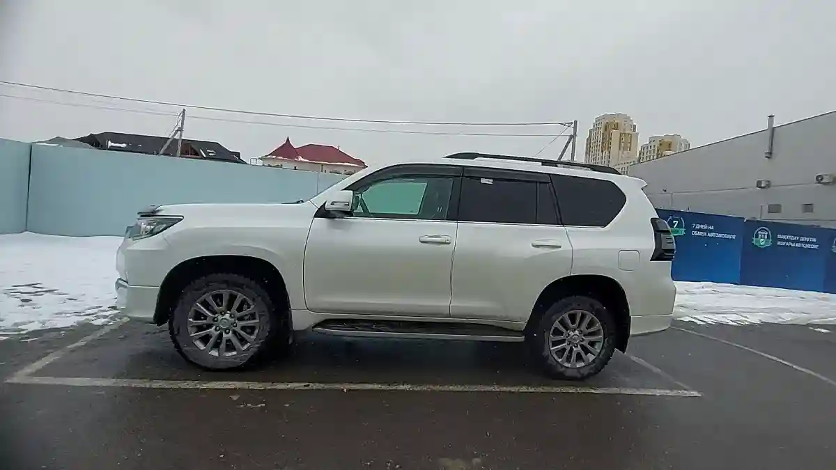 Toyota Land Cruiser Prado 2019 года за 26 800 000 тг. в Шымкент