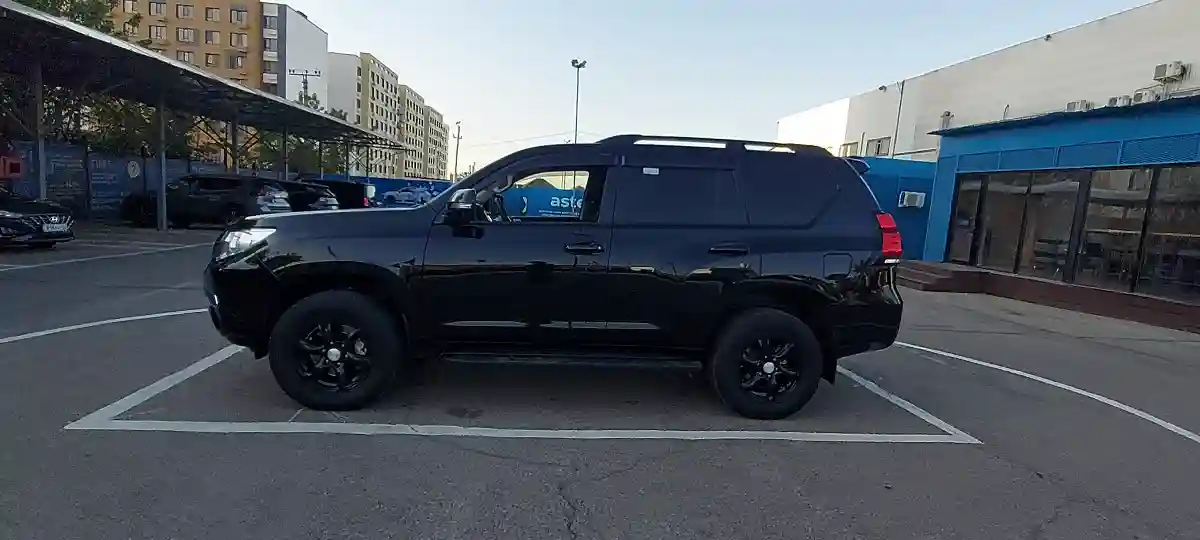 Toyota Land Cruiser Prado 2019 года за 21 200 000 тг. в Алматы