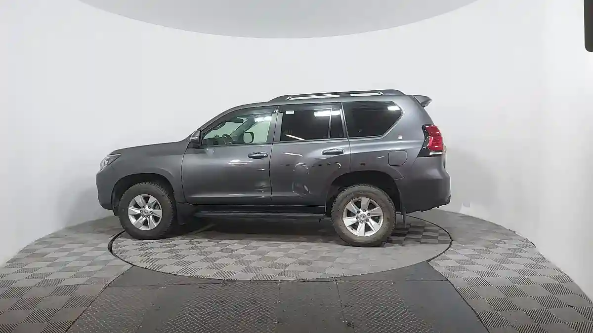 Toyota Land Cruiser Prado 2021 года за 31 000 000 тг. в Астана