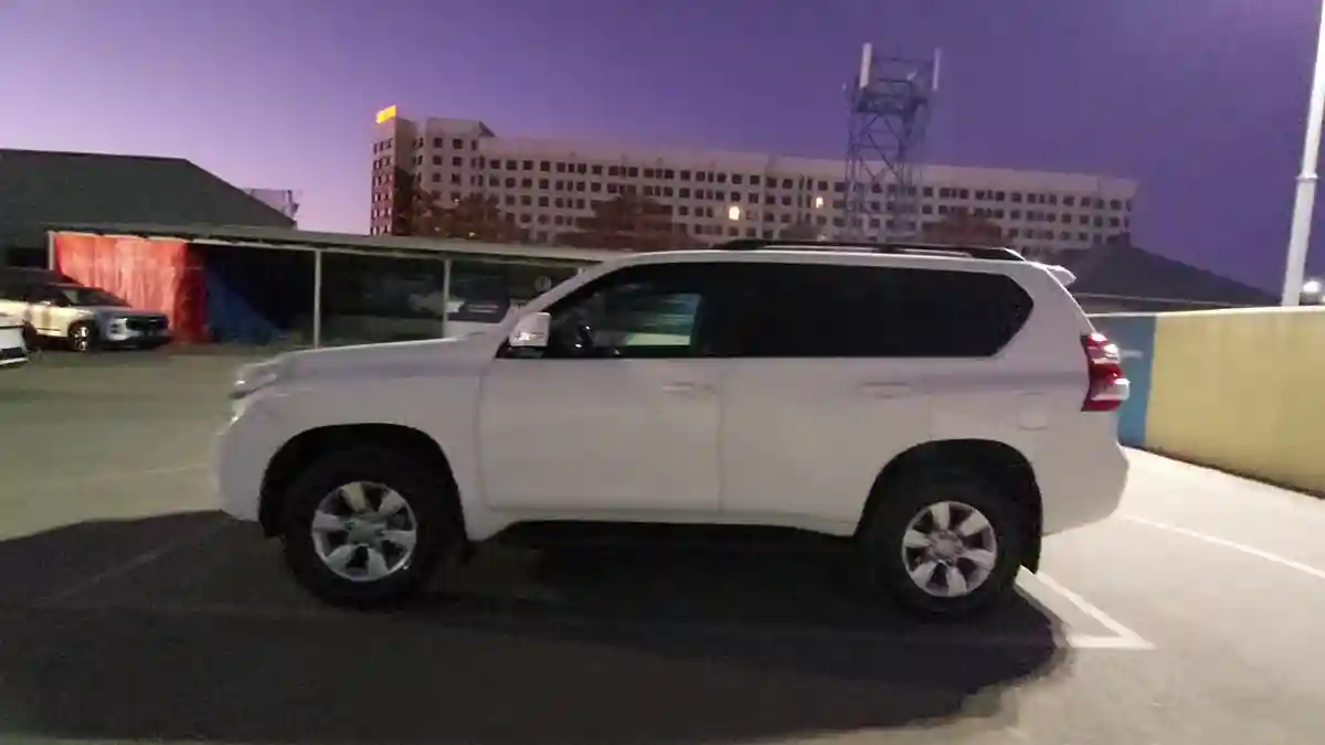 Toyota Land Cruiser Prado 2013 года за 17 500 000 тг. в Шымкент