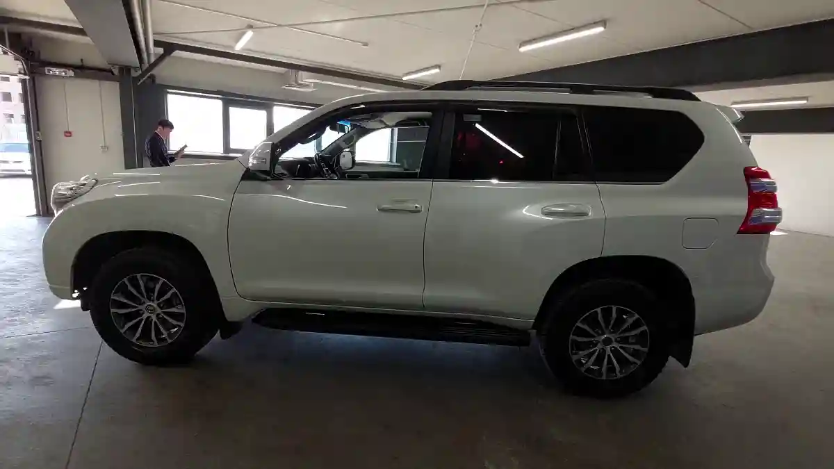 Toyota Land Cruiser Prado 2016 года за 17 000 000 тг. в Астана