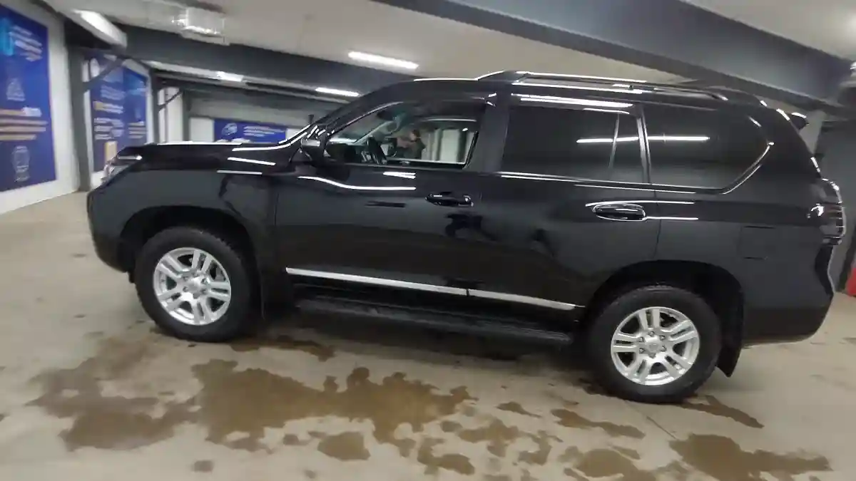 Toyota Land Cruiser Prado 2017 года за 23 000 000 тг. в Астана