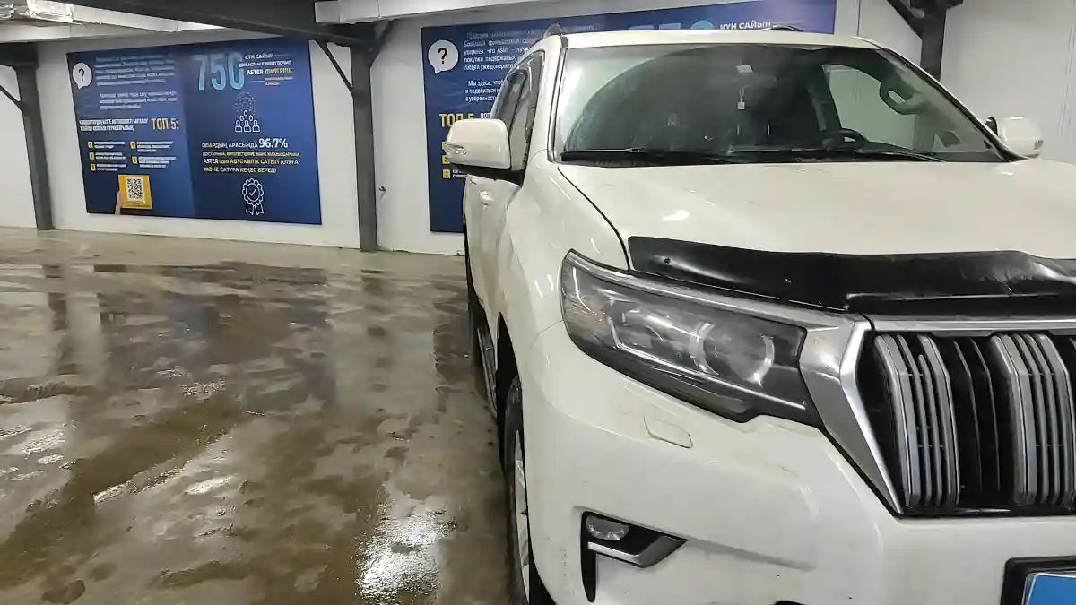 Toyota Land Cruiser Prado 2017 года за 21 000 000 тг. в Астана