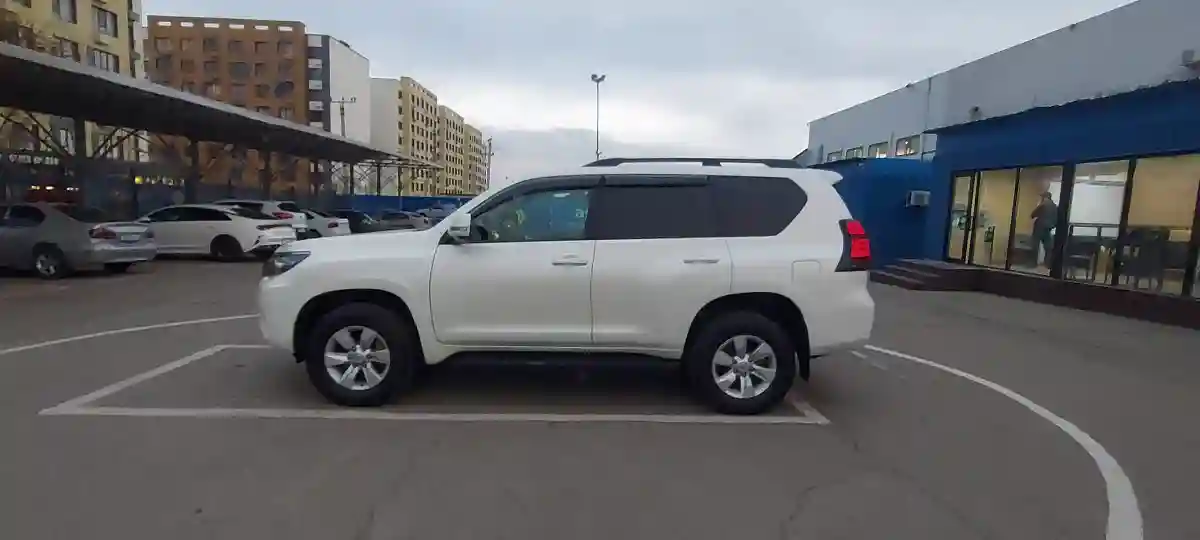 Toyota Land Cruiser Prado 2019 года за 23 000 000 тг. в Алматы