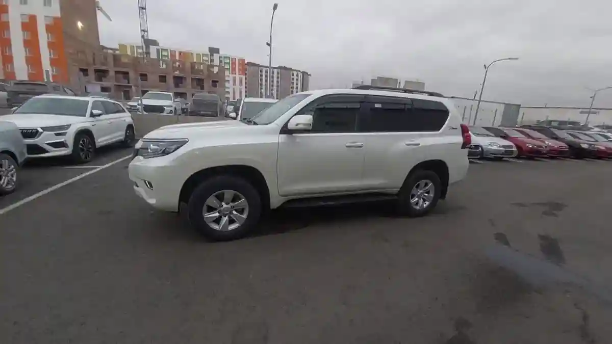 Toyota Land Cruiser Prado 2022 года за 28 000 000 тг. в Астана