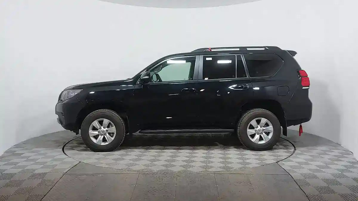 Toyota Land Cruiser Prado 2023 года за 28 500 000 тг. в Астана