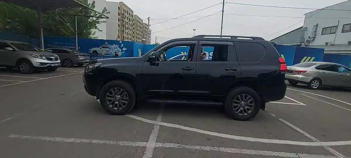 Toyota Land Cruiser Prado 2018 года за 25 000 000 тг. в Алматы