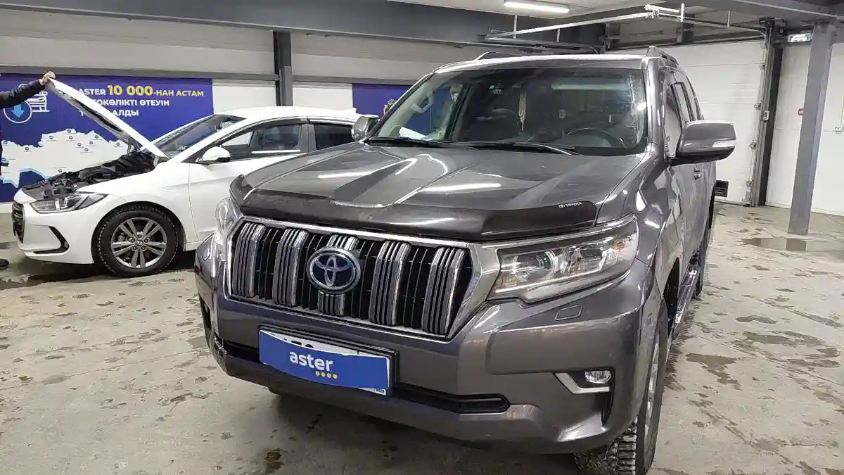Toyota Land Cruiser Prado 2021 года за 27 000 000 тг. в Астана