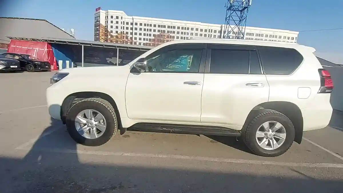 Toyota Land Cruiser Prado 2021 года за 25 000 000 тг. в Шымкент