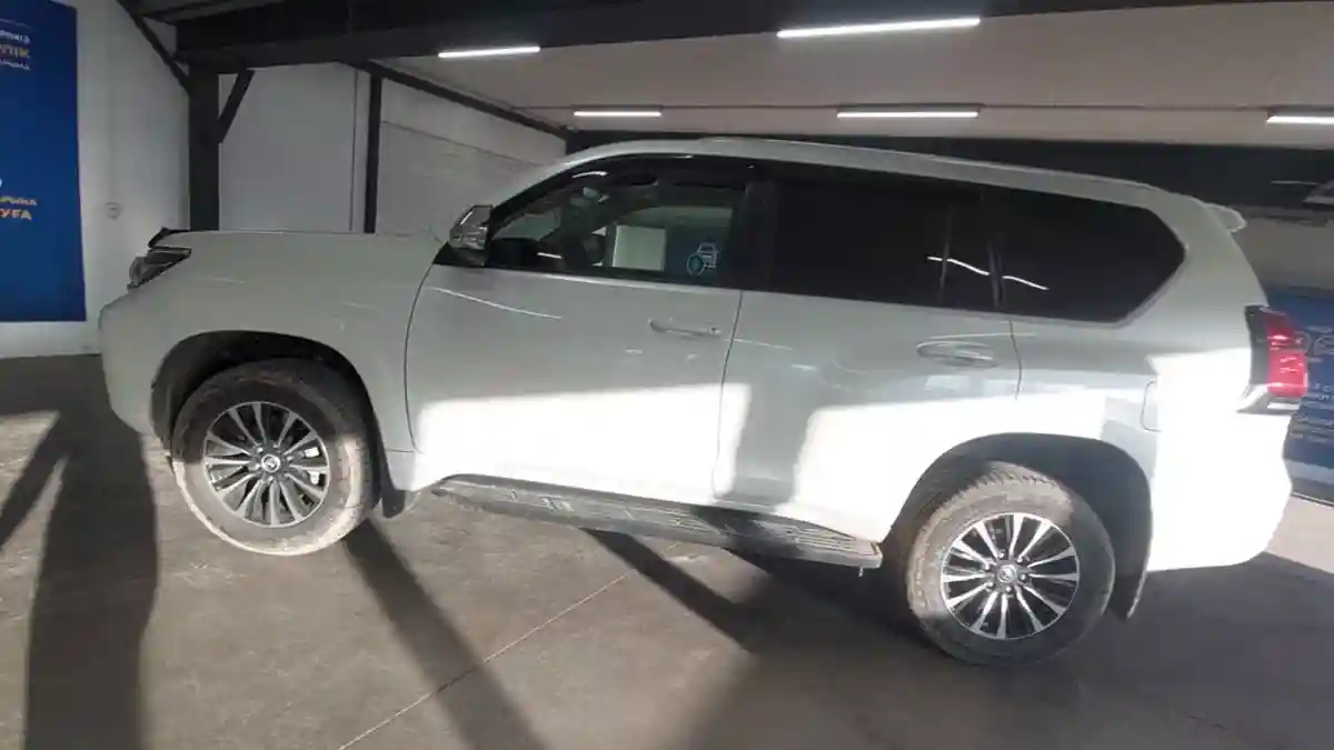 Toyota Land Cruiser Prado 2021 года за 24 000 000 тг. в Астана