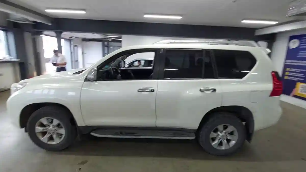 Toyota Land Cruiser Prado 2012 года за 15 000 000 тг. в Астана