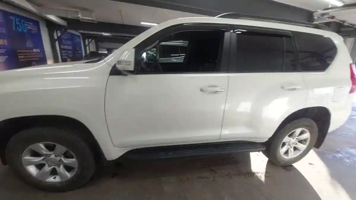 Toyota Land Cruiser Prado 2012 года за 16 000 000 тг. в Астана