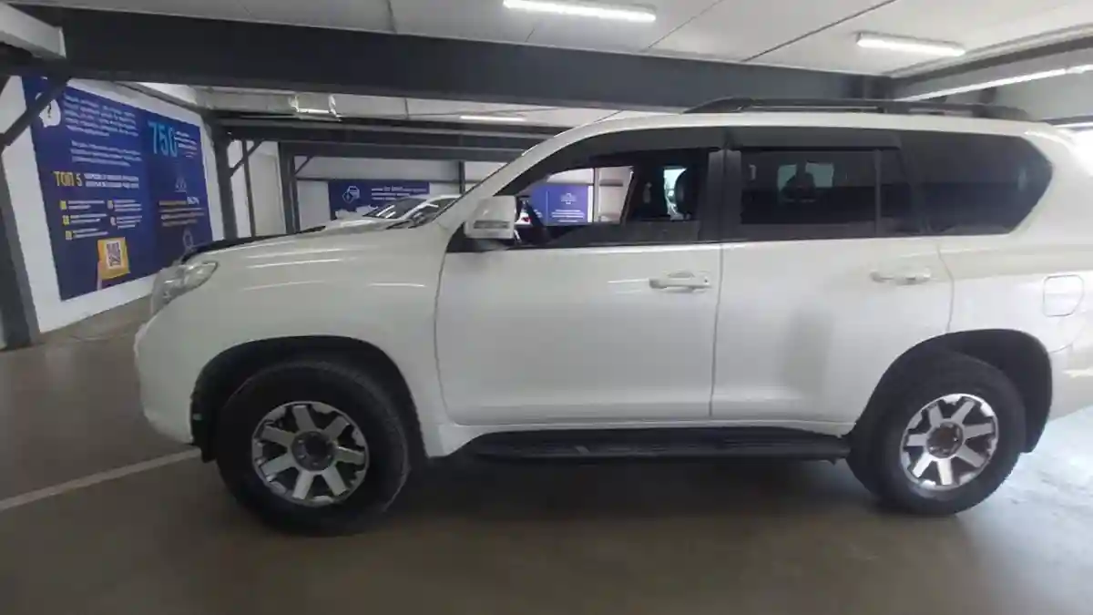 Toyota Land Cruiser Prado 2010 года за 13 500 000 тг. в Астана