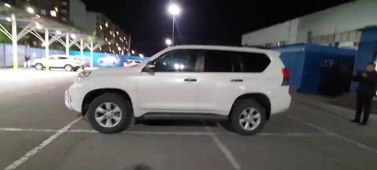 Toyota Land Cruiser Prado 2010 года за 10 000 000 тг. в Алматы