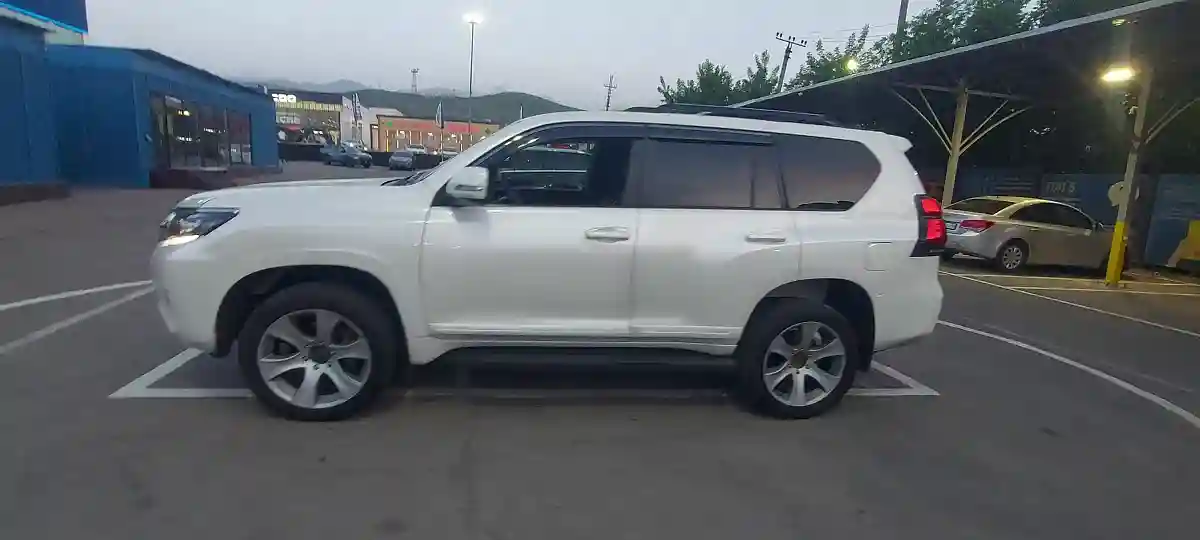 Toyota Land Cruiser Prado 2011 года за 13 500 000 тг. в Алматы