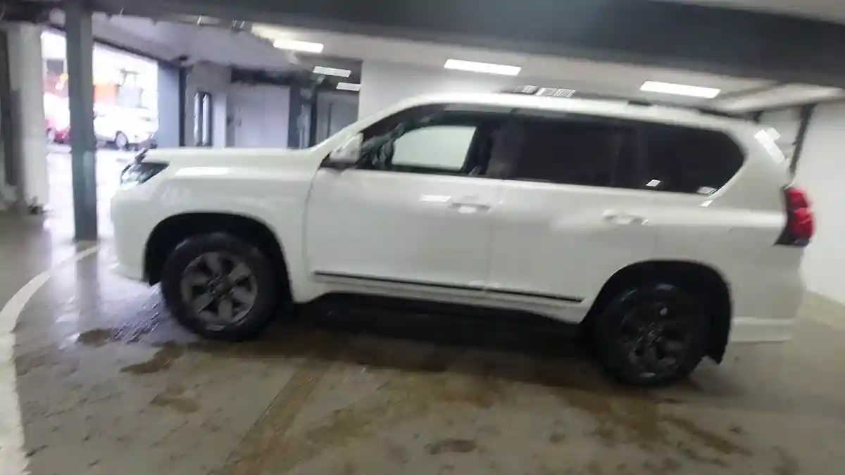Toyota Land Cruiser Prado 2014 года за 19 000 000 тг. в Астана