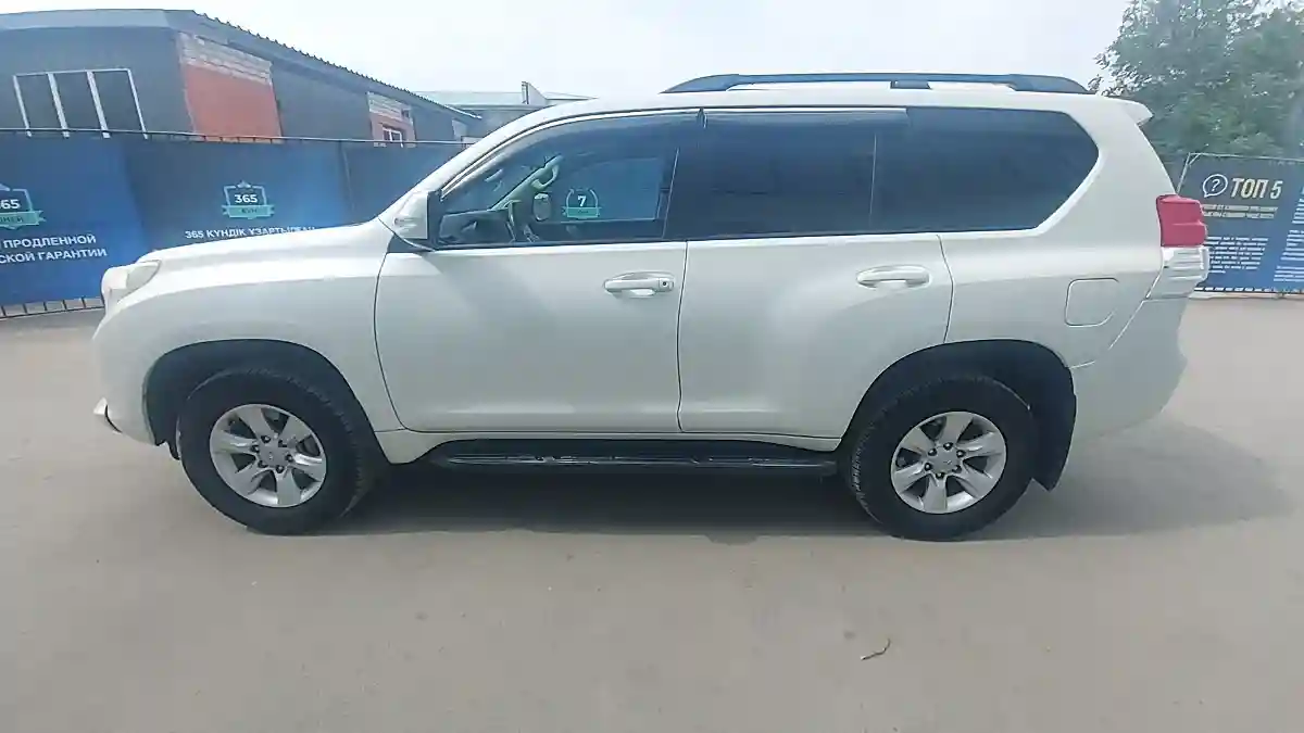 Toyota Land Cruiser Prado 2012 года за 16 900 000 тг. в Актобе