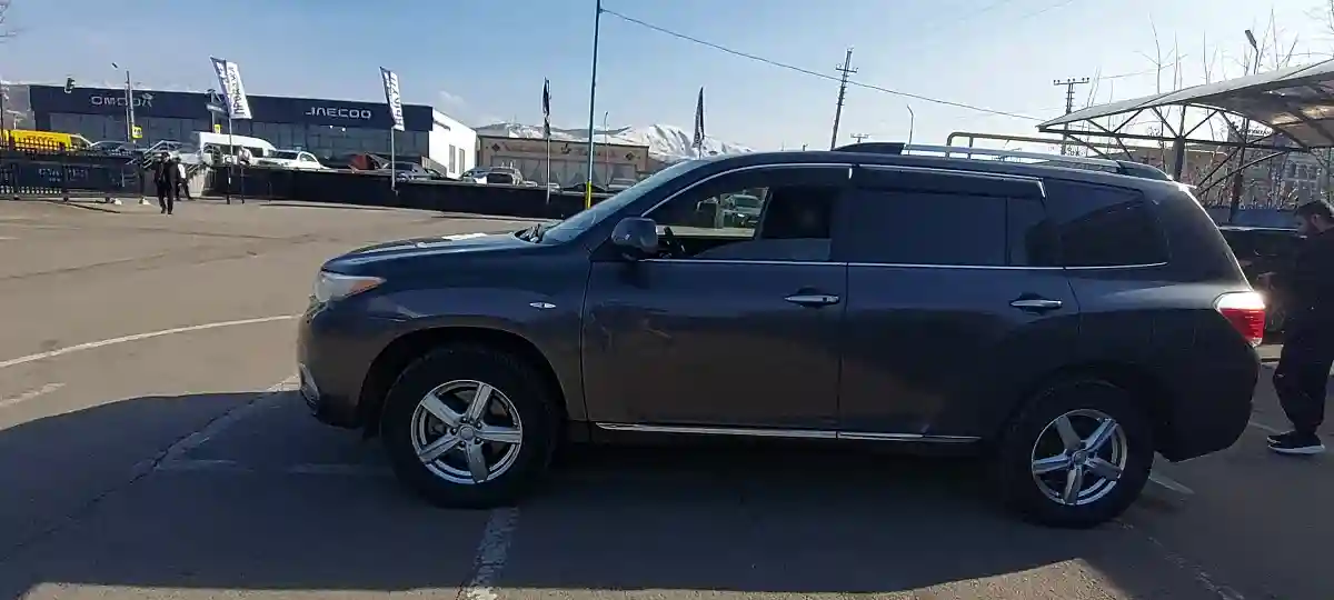 Toyota Highlander 2013 года за 14 000 000 тг. в Алматы