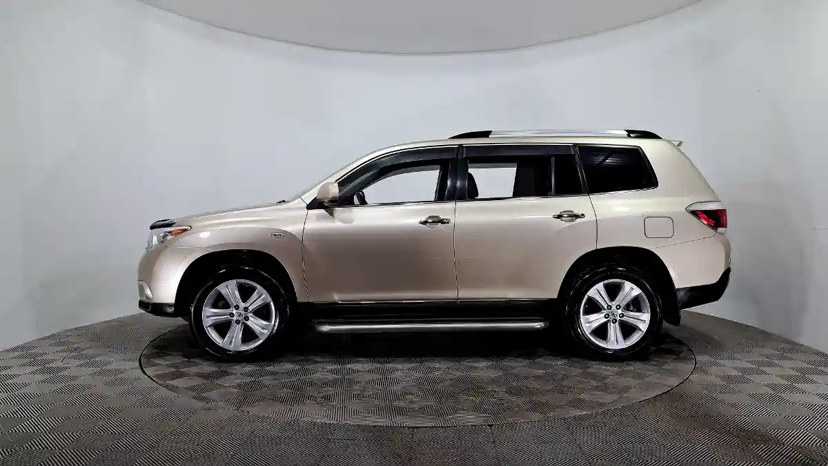 Toyota Highlander 2011 года за 10 790 000 тг. в Астана