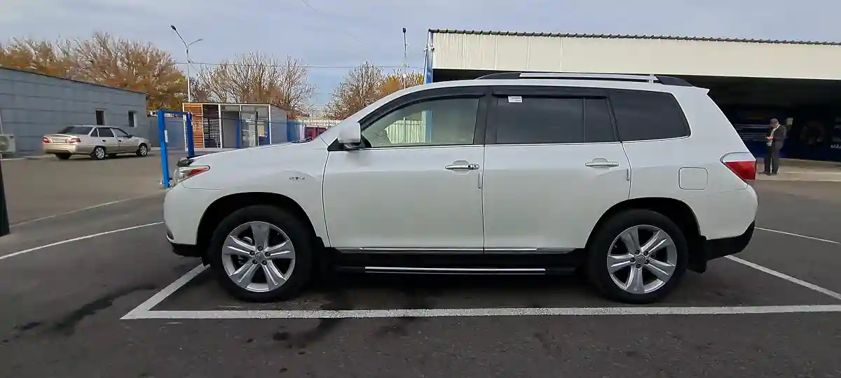 Toyota Highlander 2012 года за 16 316 000 тг. в Шымкент