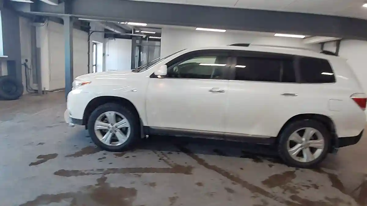 Toyota Highlander 2012 года за 13 250 000 тг. в Астана