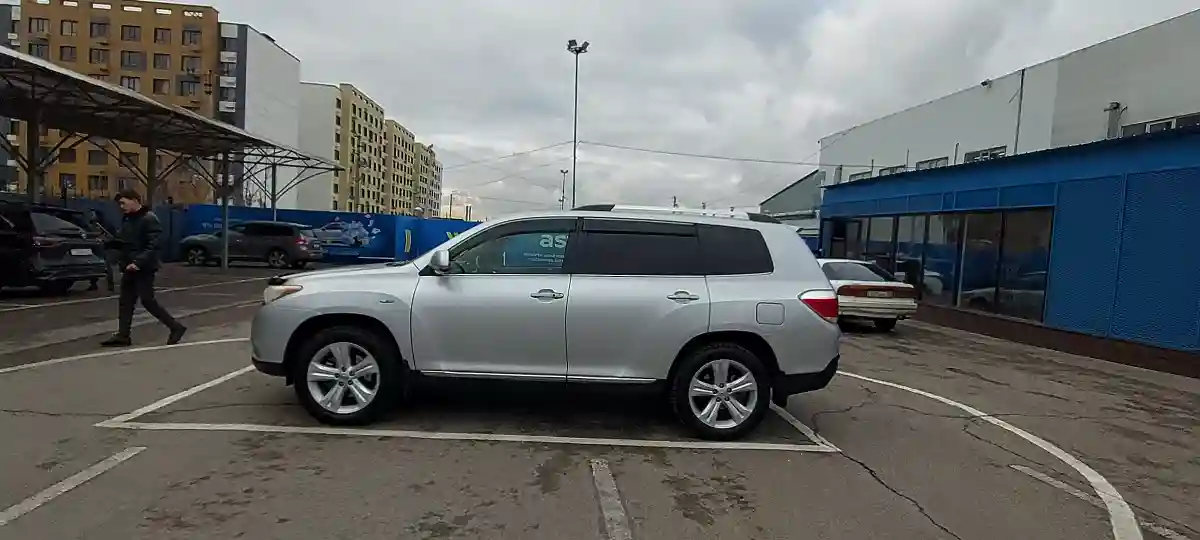 Toyota Highlander 2013 года за 13 500 000 тг. в Алматы