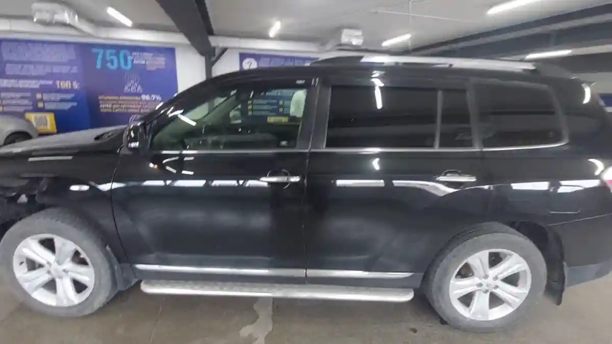 Toyota Highlander 2011 года за 12 500 000 тг. в Астана