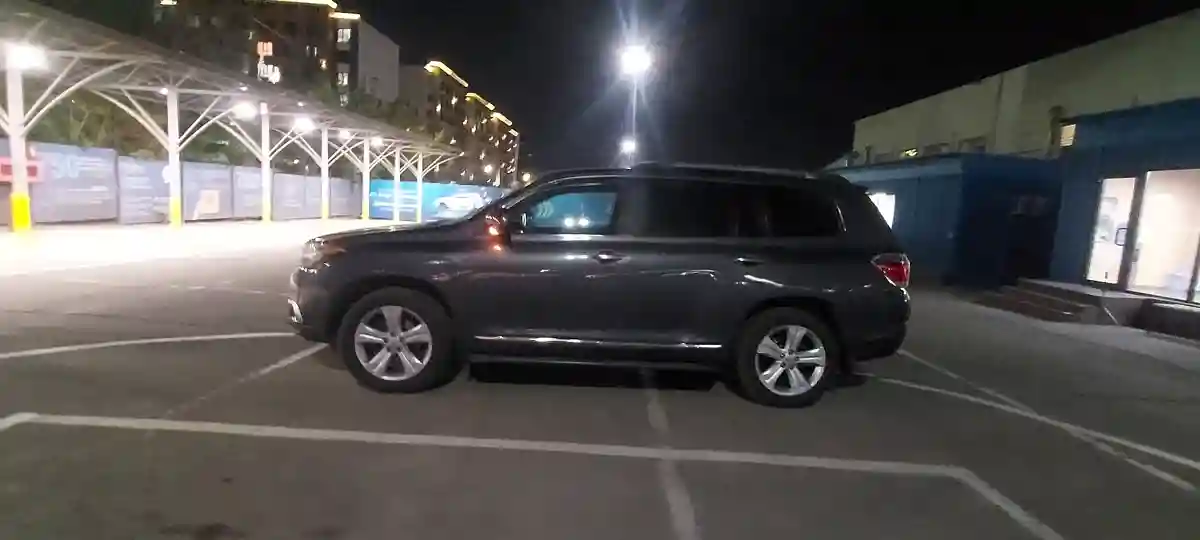 Toyota Highlander 2013 года за 13 000 000 тг. в Алматы