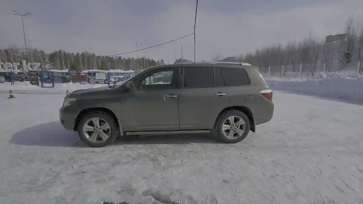 Toyota Highlander 2011 года за 13 500 000 тг. в Усть-Каменогорск
