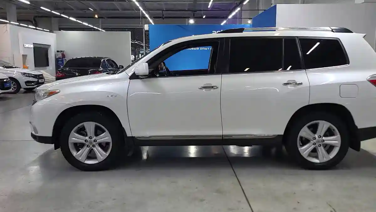 Toyota Highlander 2011 года за 11 590 000 тг. в Усть-Каменогорск