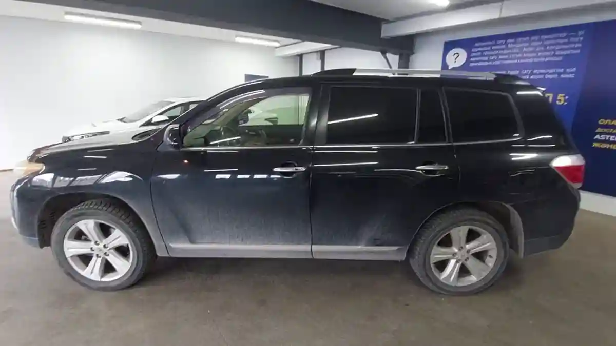Toyota Highlander 2012 года за 13 000 000 тг. в Астана