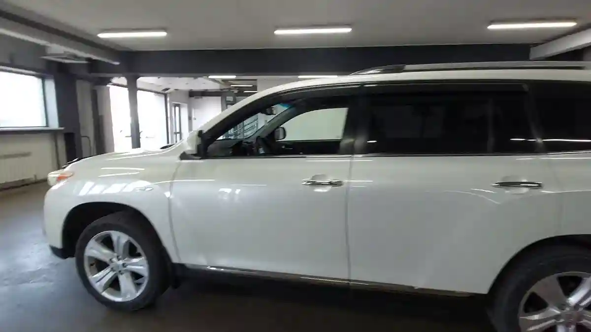 Toyota Highlander 2012 года за 13 500 000 тг. в Астана